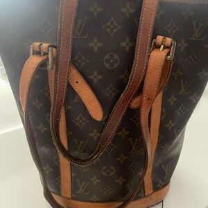 Major Project: Vintage Louis Vuitton Monogram Bucket Bag